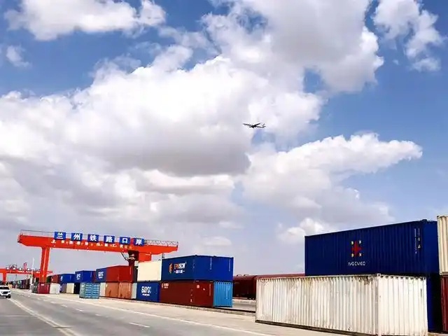 甘肅物流集團與哈薩克斯坦企業(yè)簽訂火車配件出口合作協(xié)議